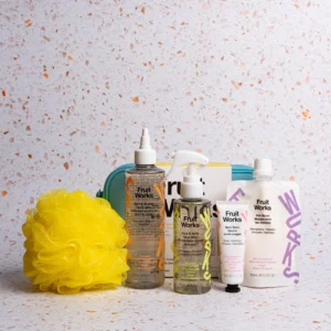 Νεσεσέρ με προϊόντα για όλο το σώμα και τα μαλλιά