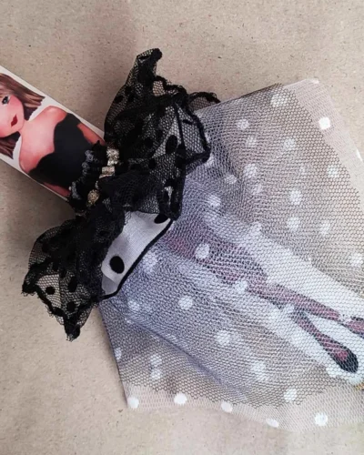 ΛΑΜΠΑΔΑ ΚΟΡΙΤΣΙ ΜΕ ΑΣΠΡΟΜΑΥΡΟ ΦΟΡΕΜΑ