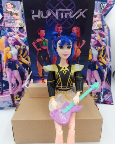 ΚΟΥΚΛΑ Demon Hunters Zoe WHITE DRESS