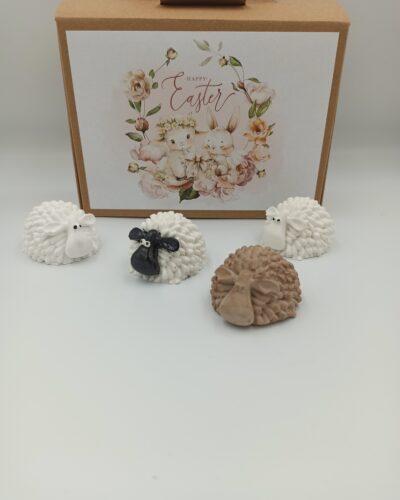 ΚΡΡΑΜΙΚΟ ΔΙΑΚΟΣΜΗΤΙΚΟ ΠΡΟΒΑΤΑΚΙ "Hoppy Holidays"